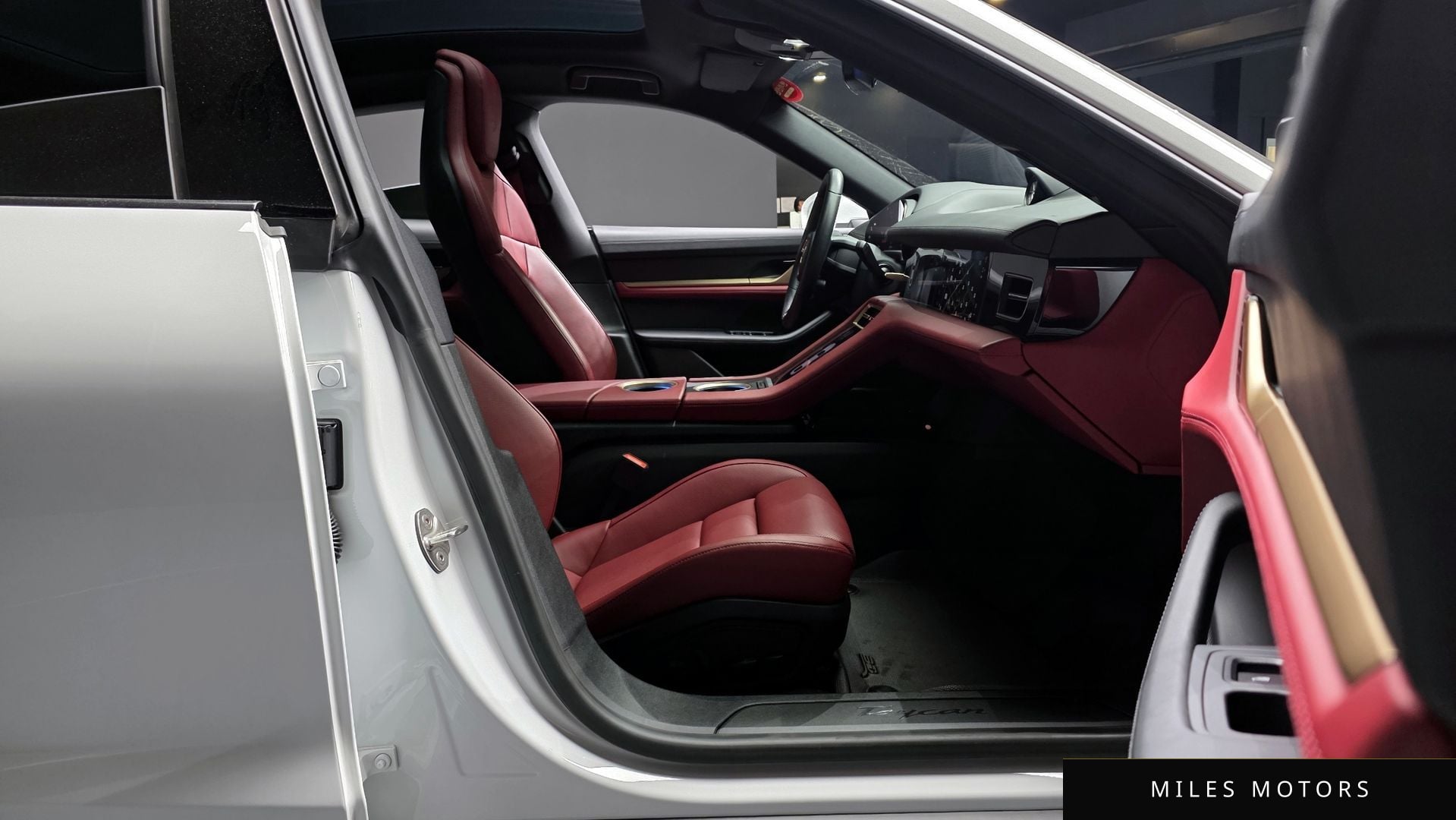 Porsche Taycan 2023 — миниатюра 10