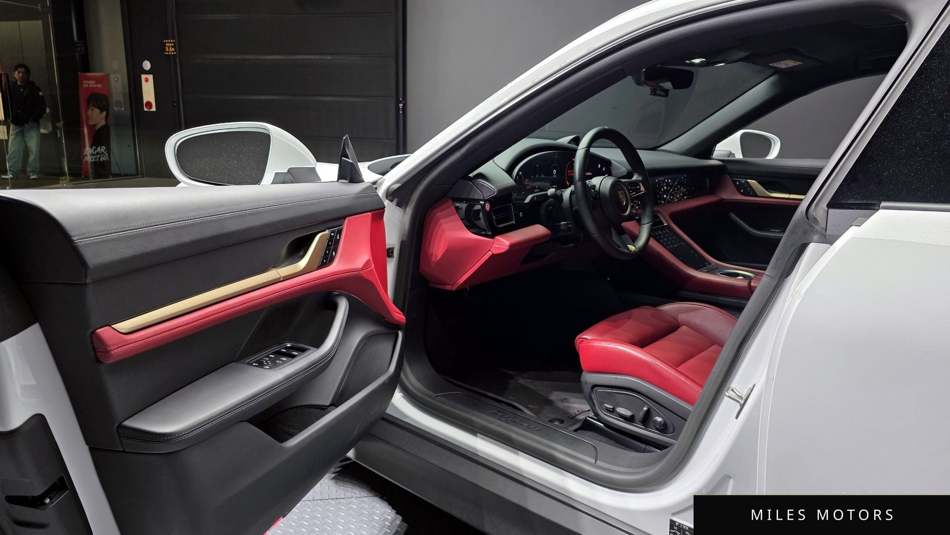 Porsche Taycan 2023 — миниатюра 11