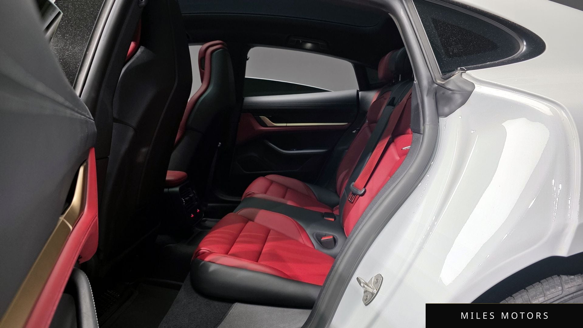 Porsche Taycan 2023 — миниатюра 12