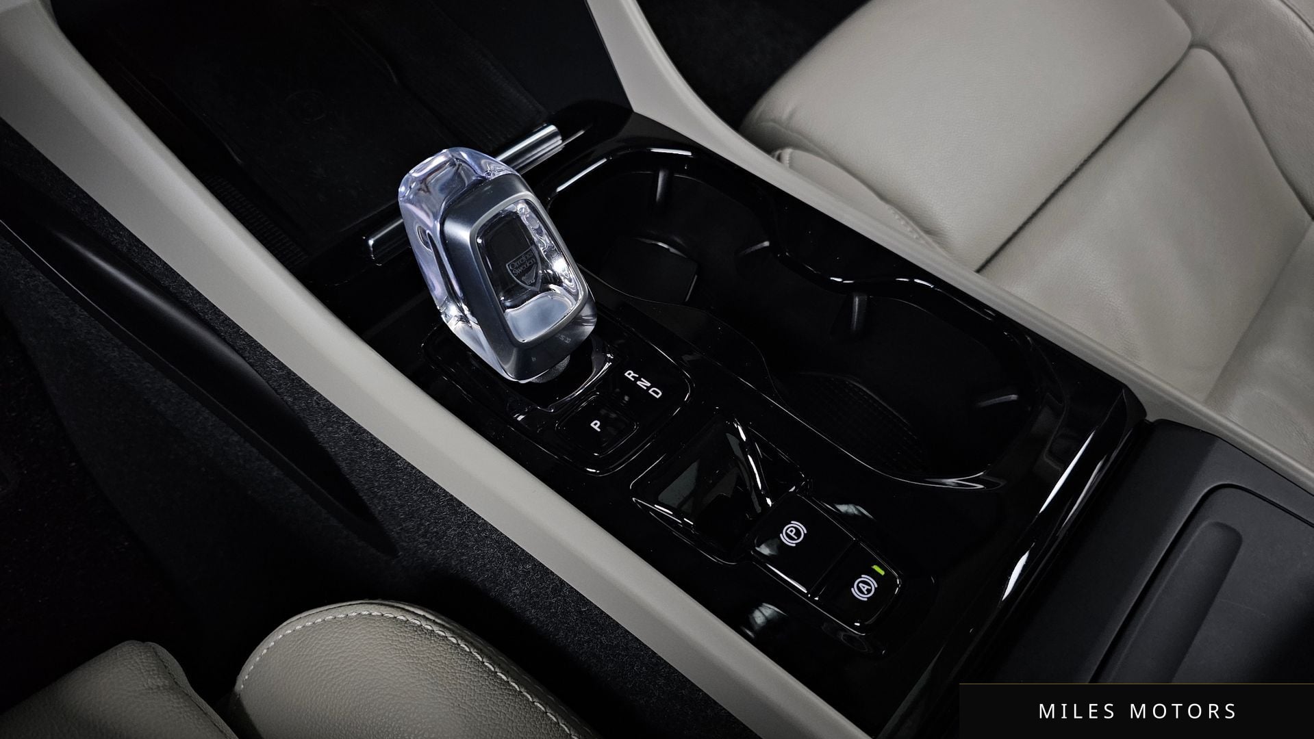 Volvo XC40 2023 — миниатюра 9