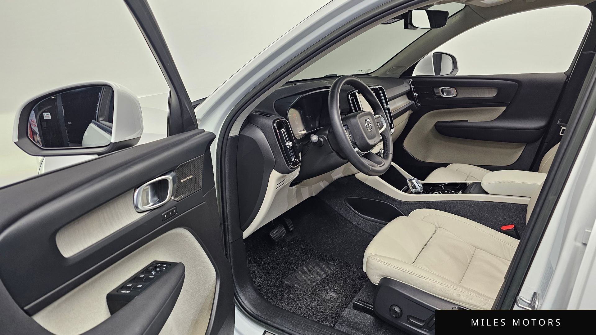 Volvo XC40 2023 — миниатюра 10
