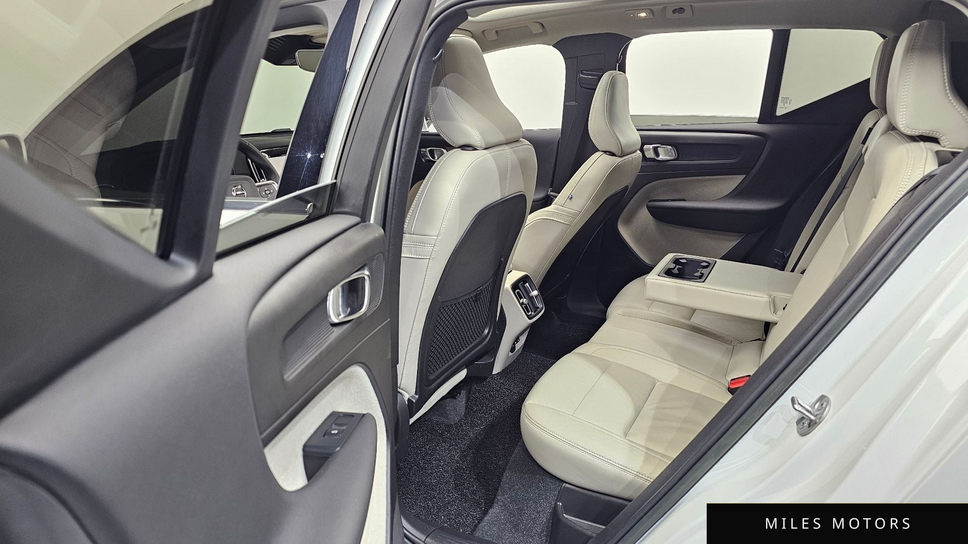 Volvo XC40 2023 — миниатюра 11