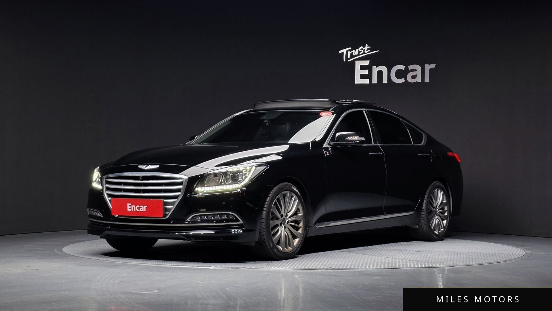 Hyundai Genesis 2016 — фото 1 из 12