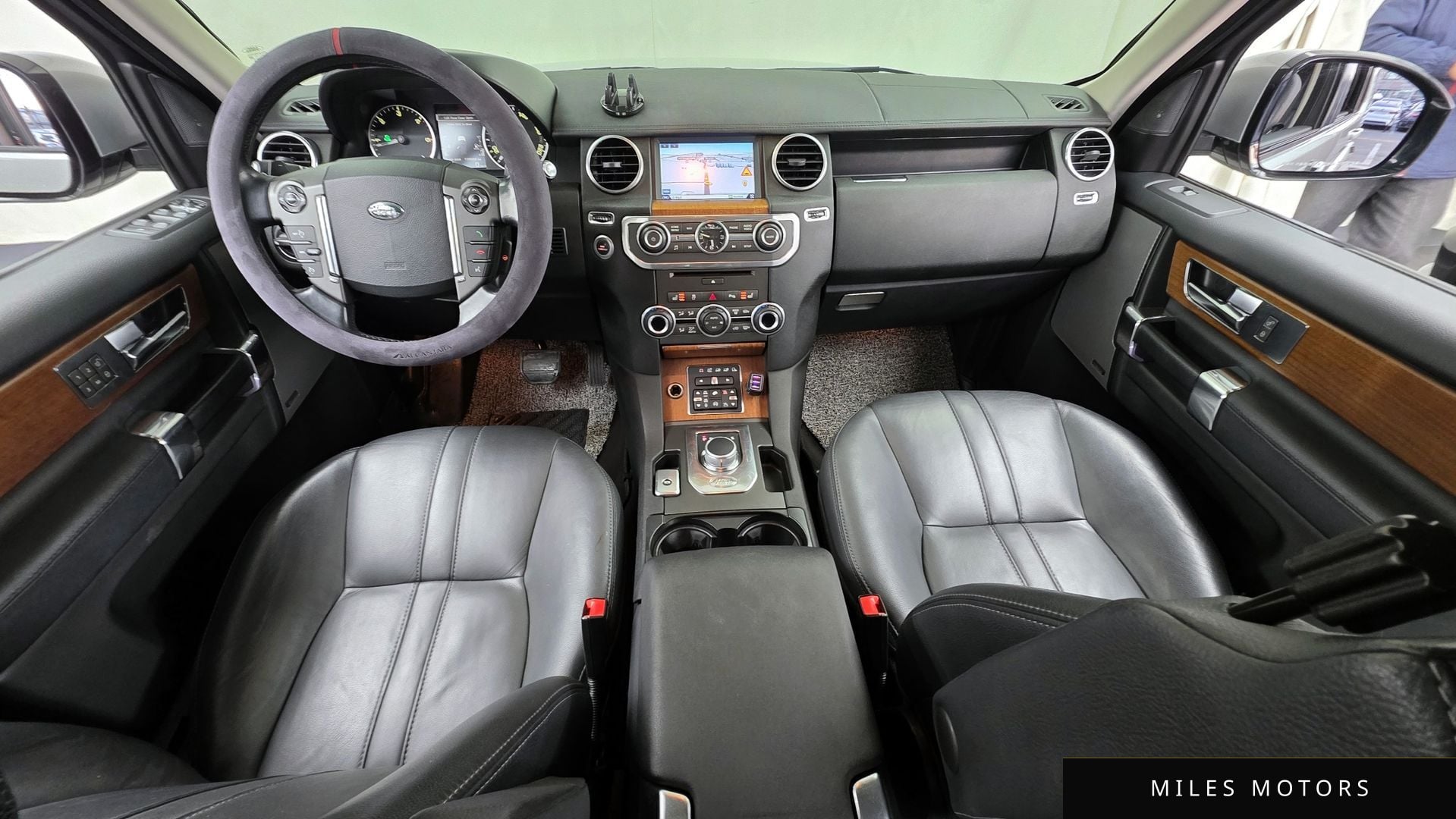 Land Rover Discovery 2016 — миниатюра 7
