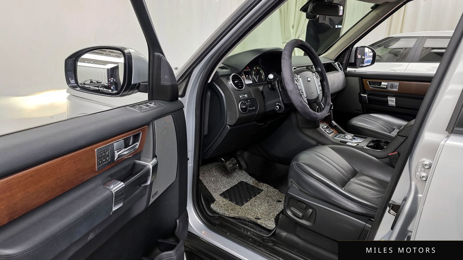 Land Rover Discovery 2016 — миниатюра 10