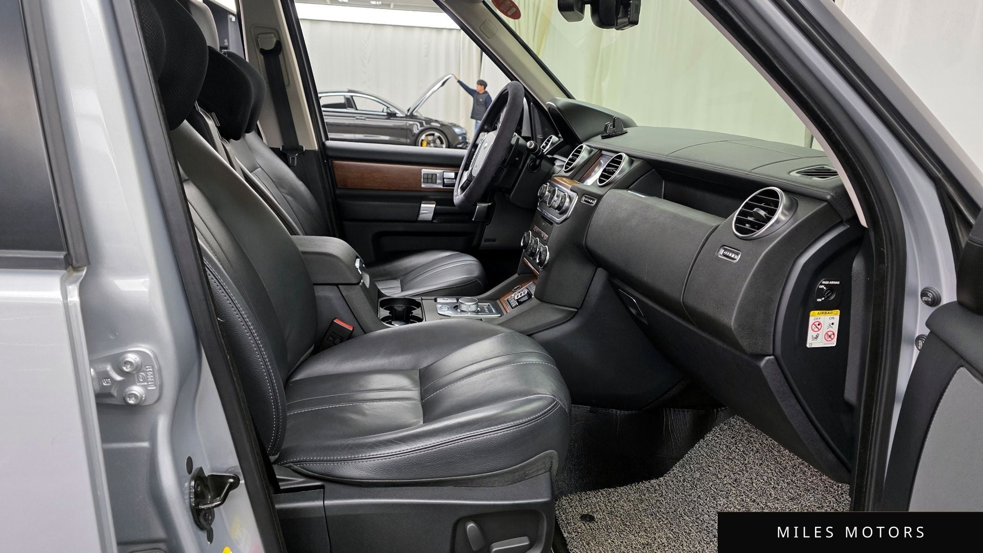 Land Rover Discovery 2016 — миниатюра 11