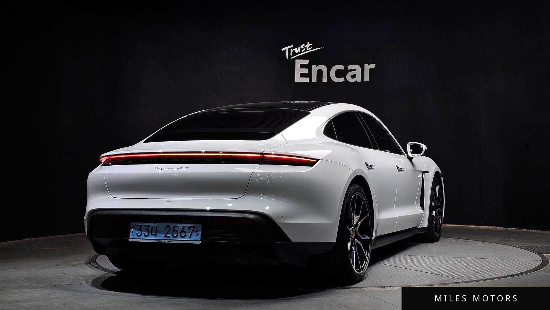 Porsche Taycan 2024 — миниатюра 2