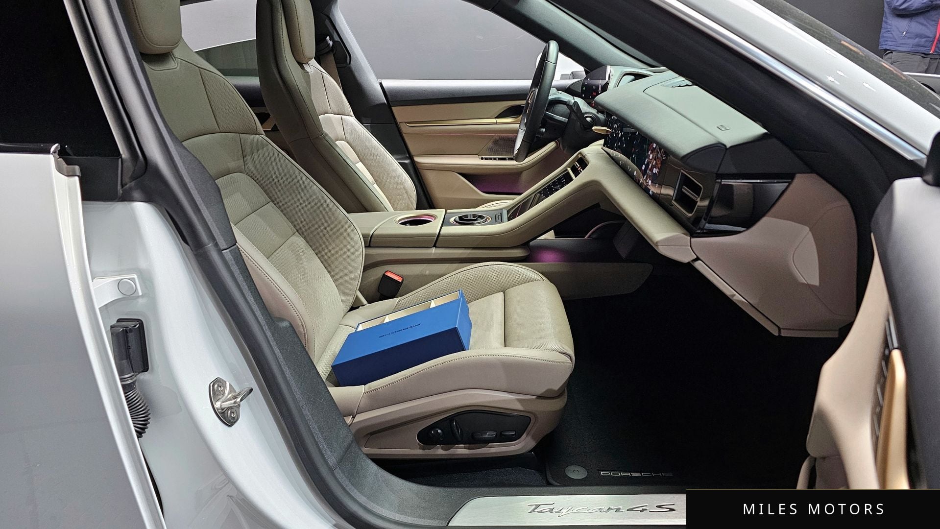 Porsche Taycan 2024 — миниатюра 11