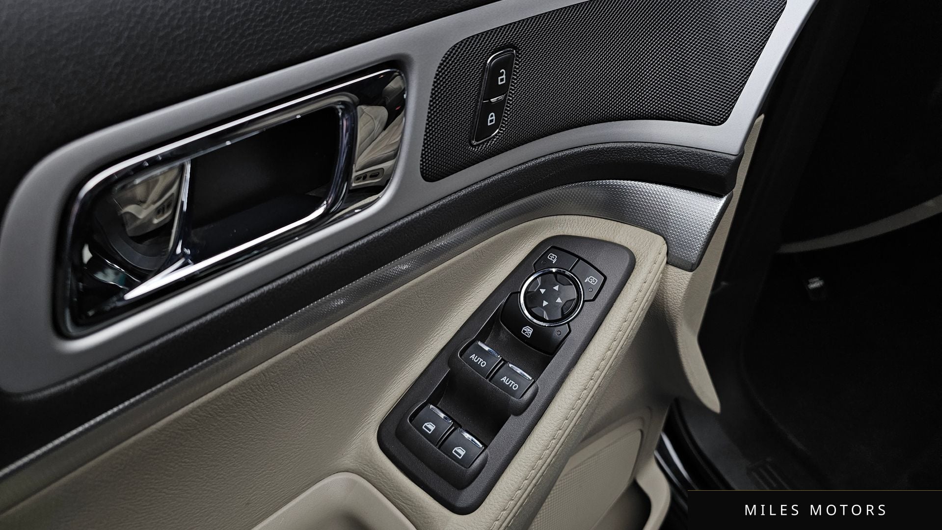 Ford Explorer 2015 — миниатюра 16
