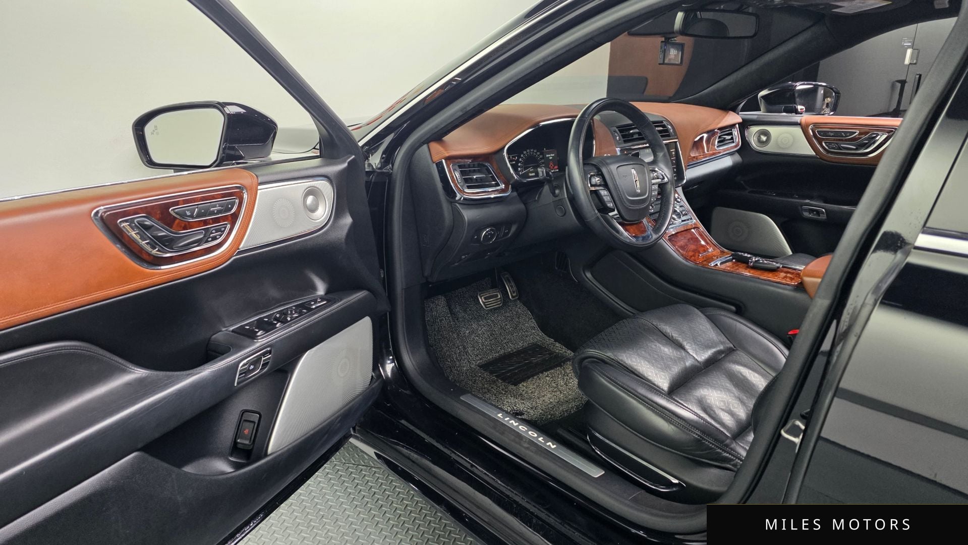 Lincoln Continental 2020 — миниатюра 9