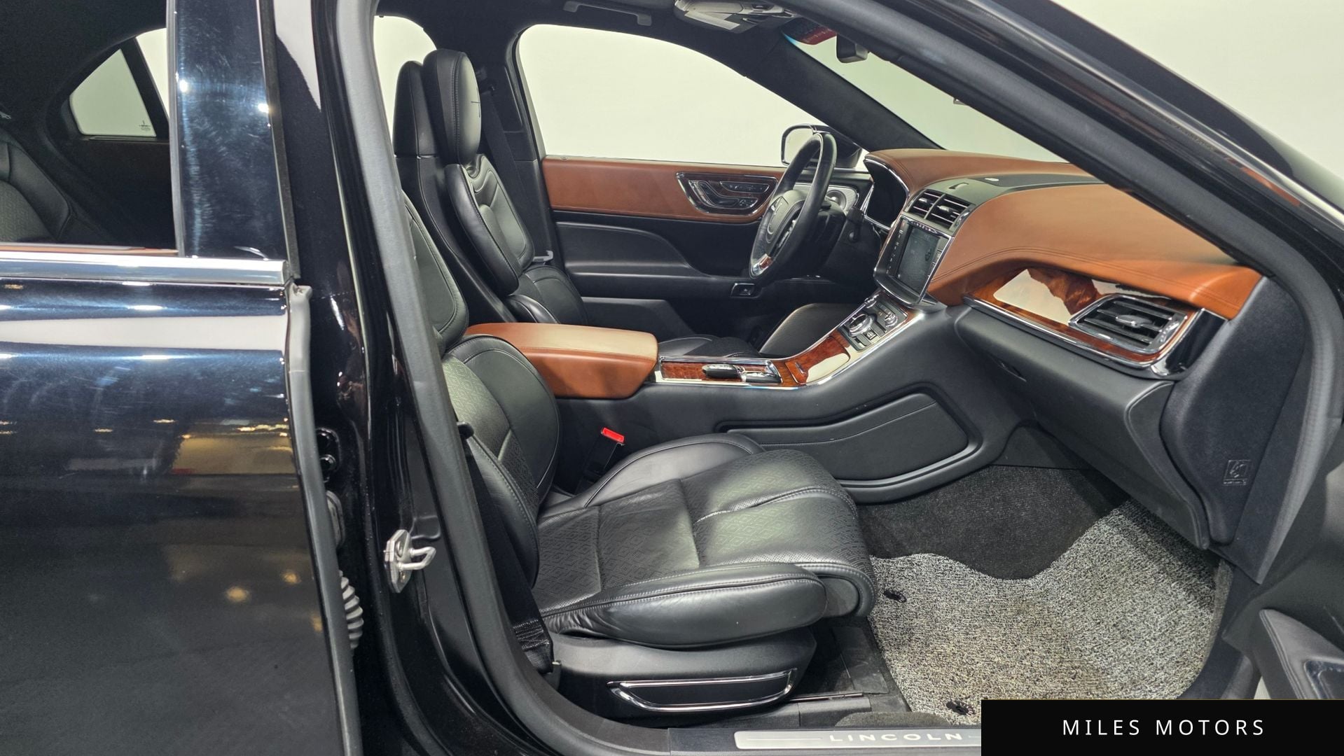 Lincoln Continental 2020 — миниатюра 11