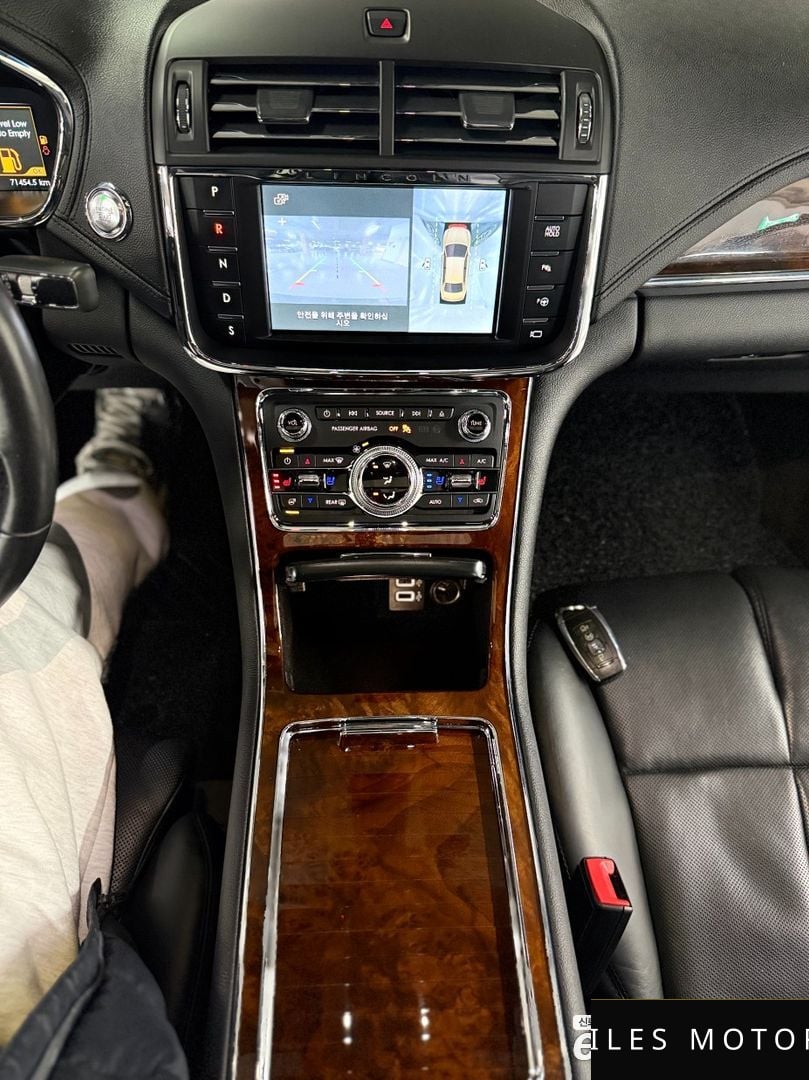 Lincoln Continental 2019 — миниатюра 9