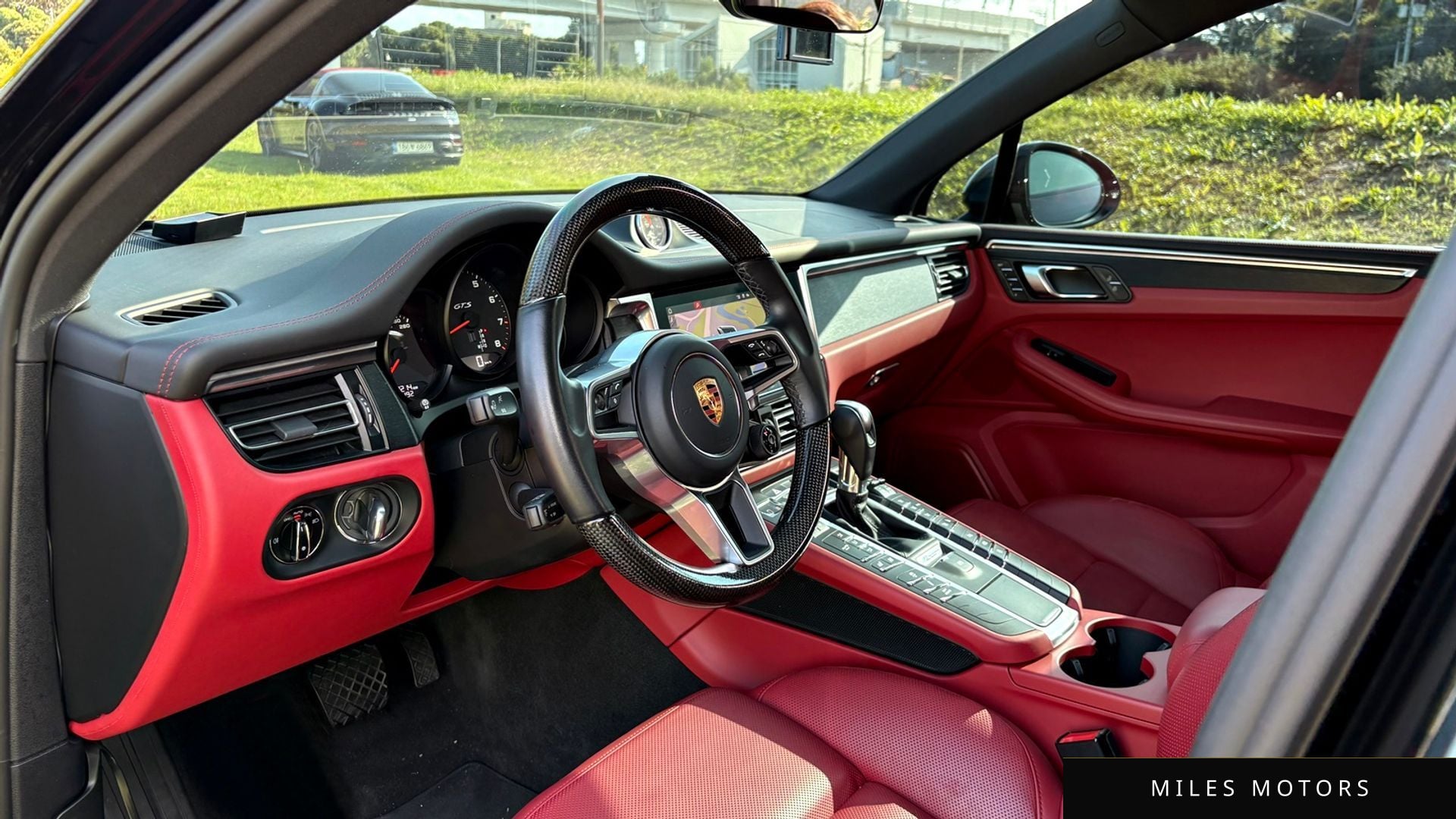 Porsche Macan 2020 — миниатюра 10