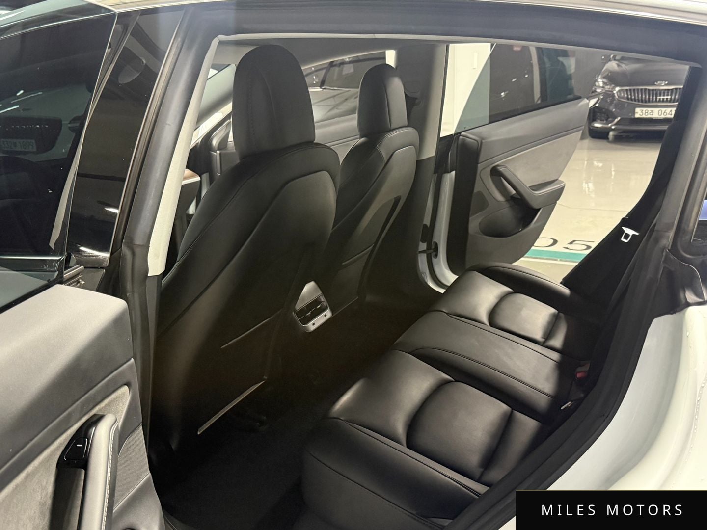 Tesla Model 3 2020 — миниатюра 9