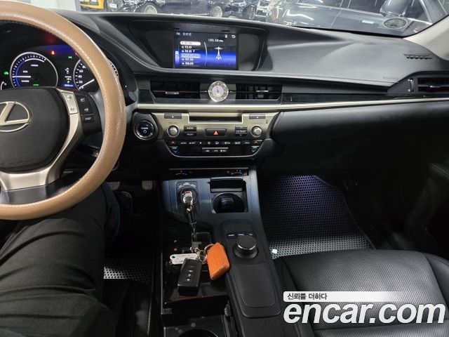 Лексус ES300h 2015 — миниатюра 10