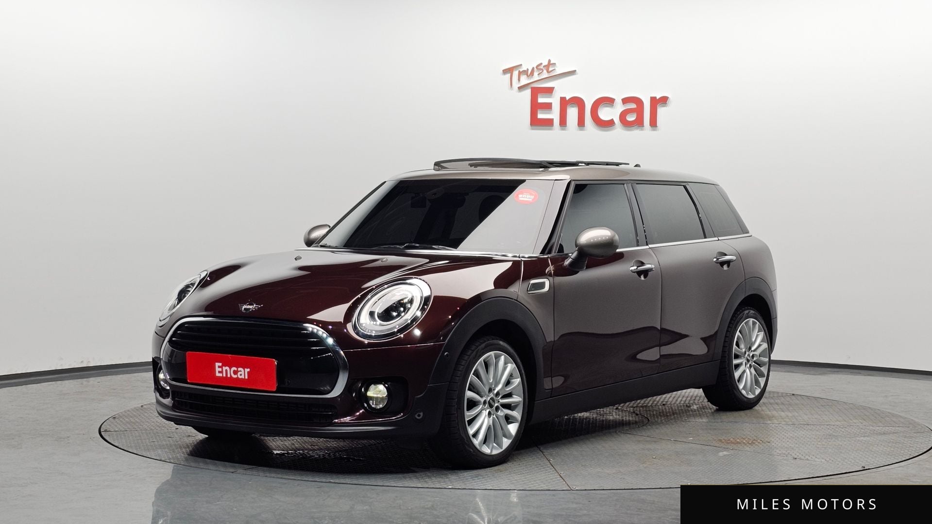 MINI Clubman 2019 — фото 1 из 12