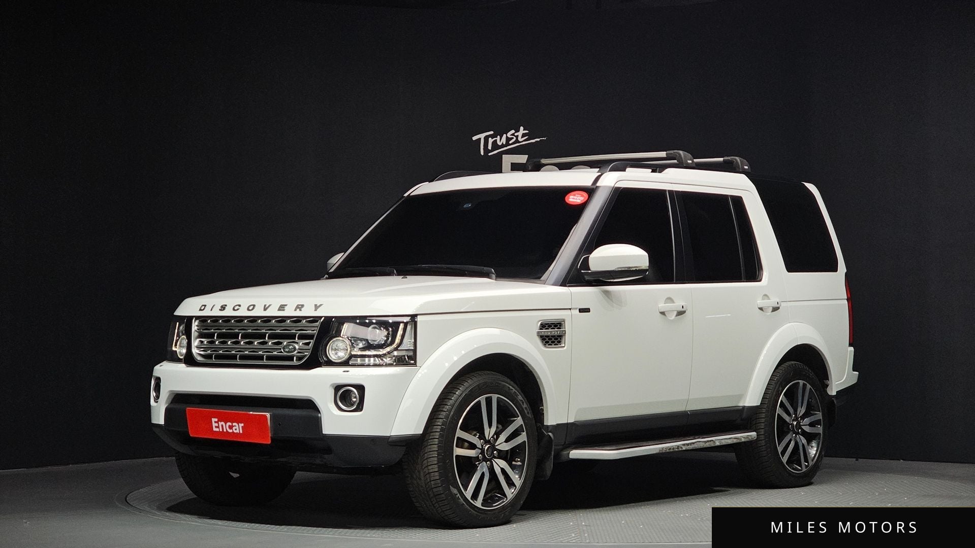 Land Rover Discovery 2016 — фото 1 из 12
