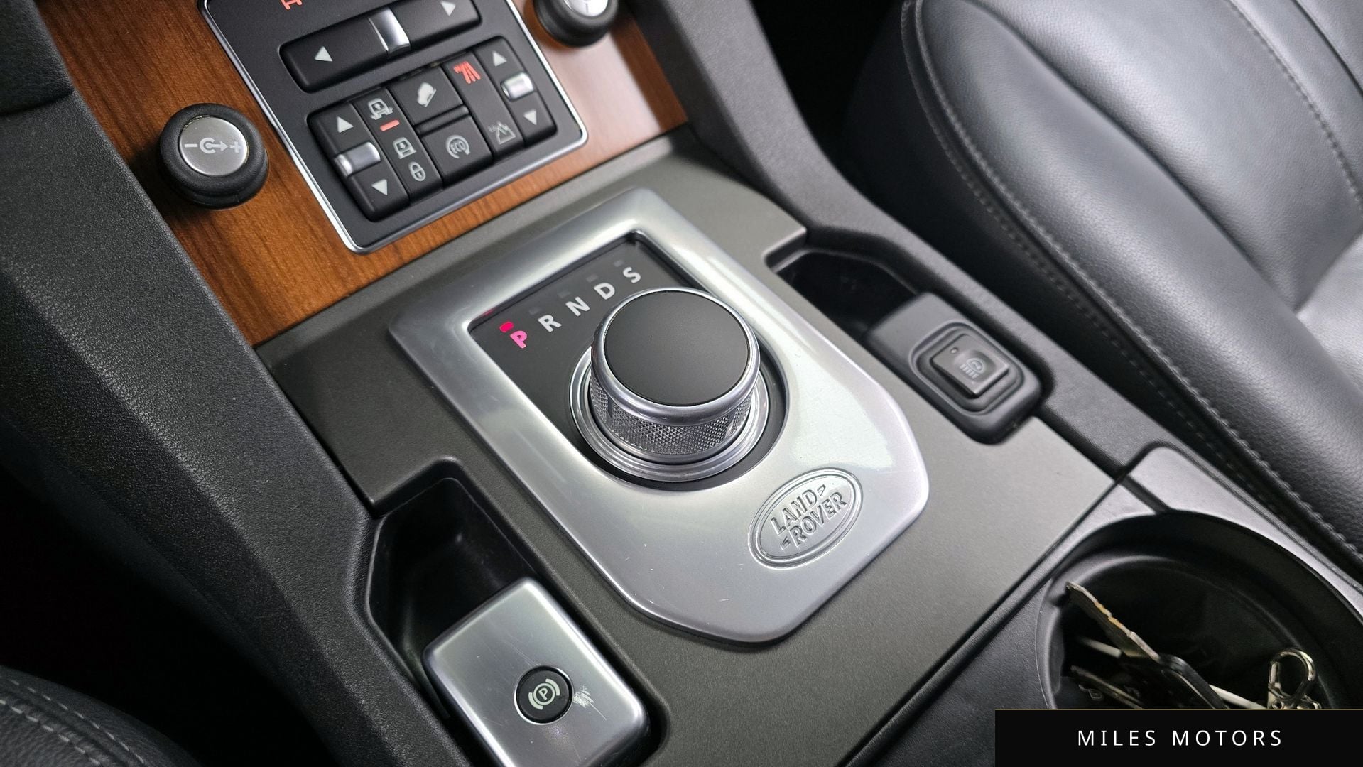 Land Rover Discovery 2016 — миниатюра 9