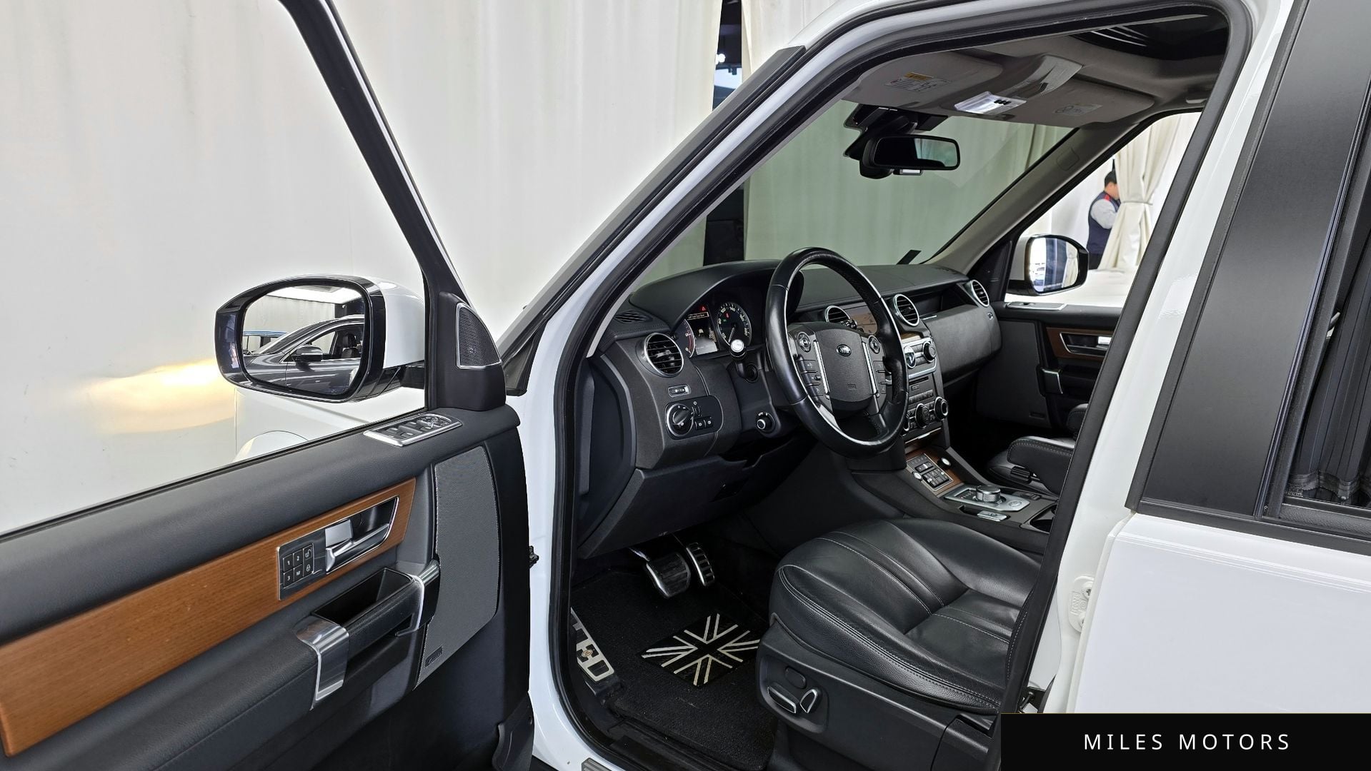 Land Rover Discovery 2016 — миниатюра 10