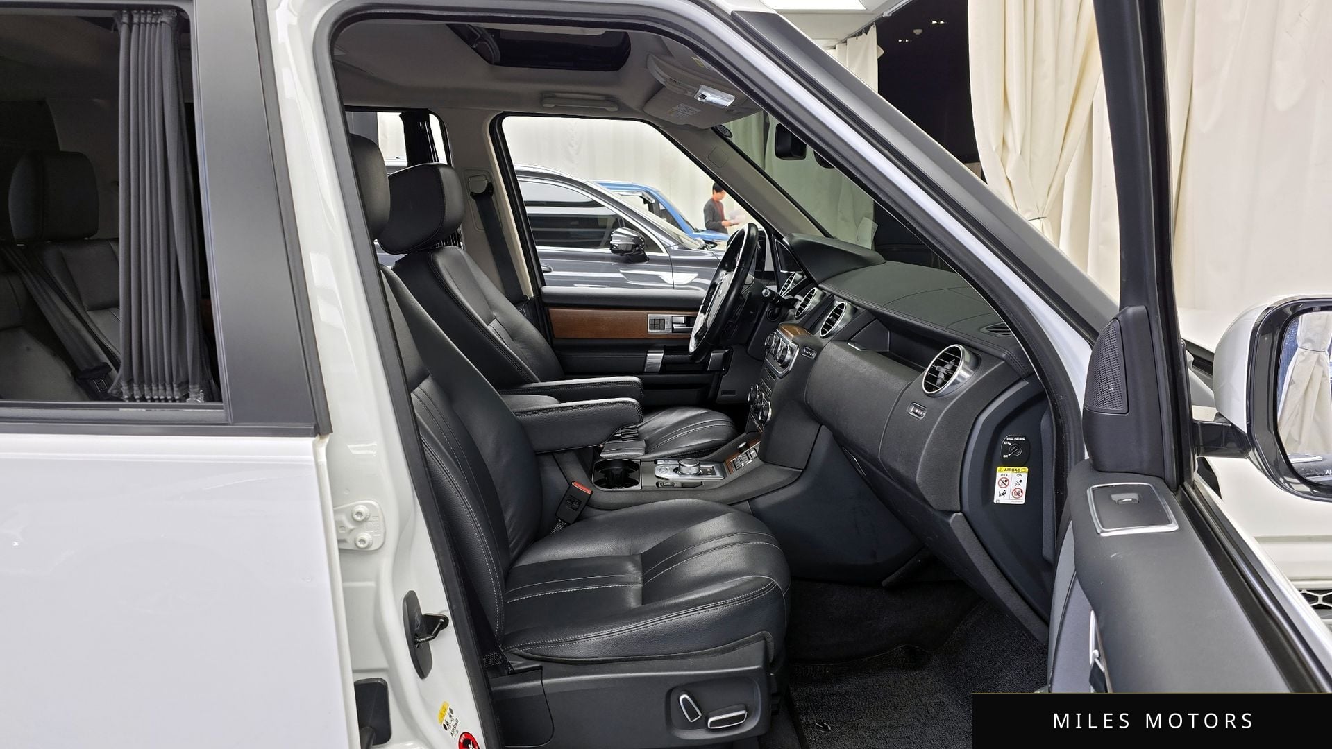 Land Rover Discovery 2016 — миниатюра 11