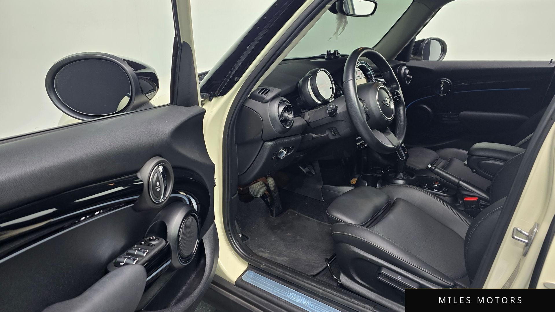 MINI Cooper 2023 — миниатюра 11