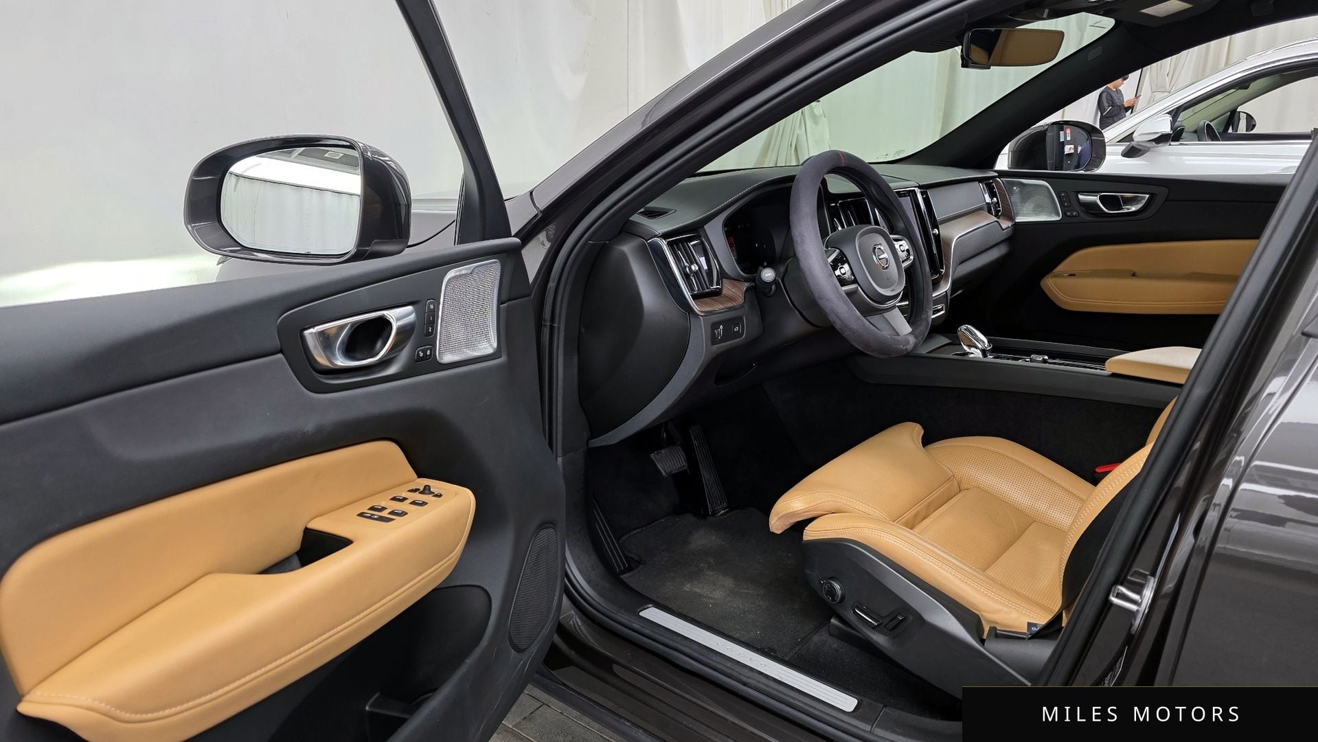 Volvo XC60 2022 — миниатюра 10