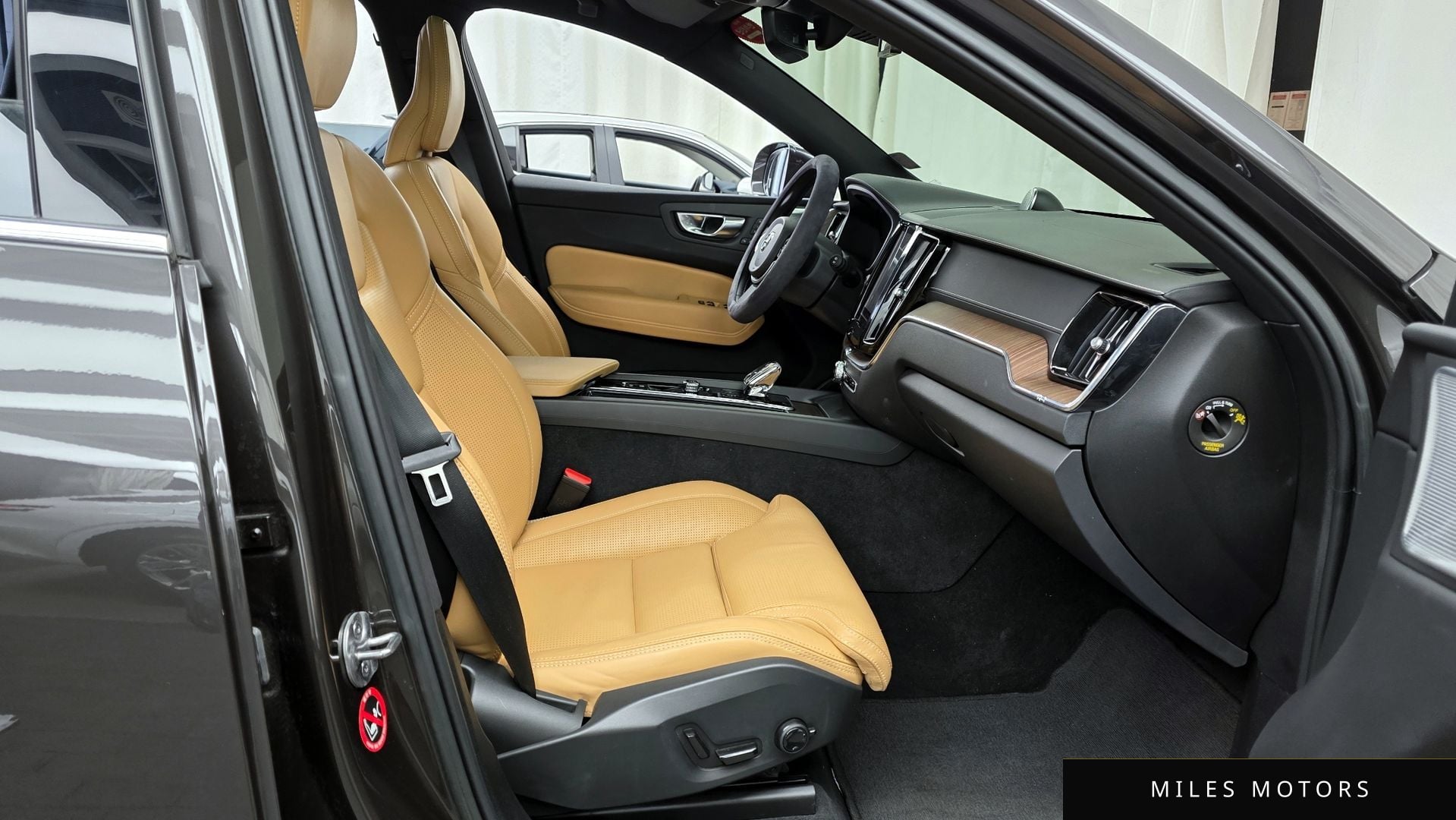 Volvo XC60 2022 — миниатюра 11