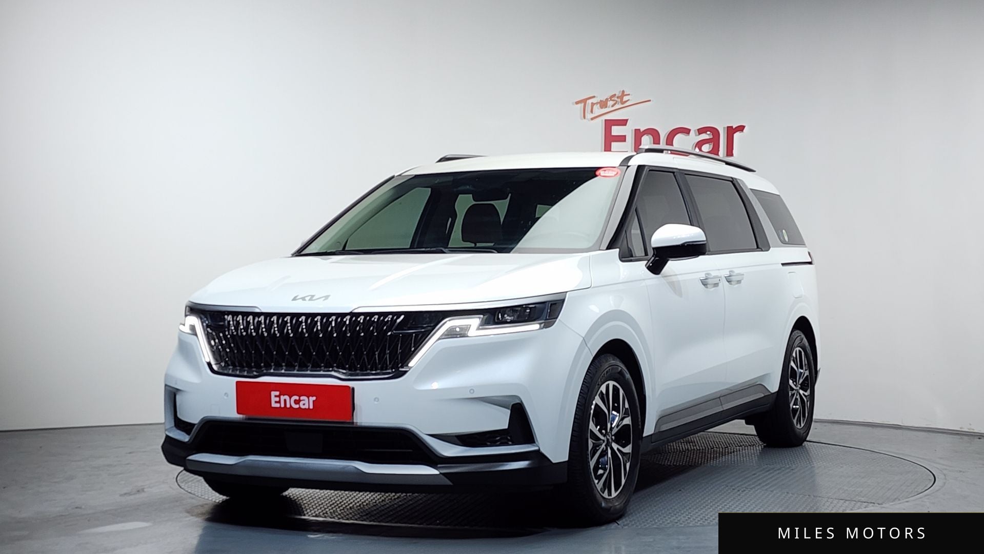 Kia Carnival 2023 — фото 1 из 12