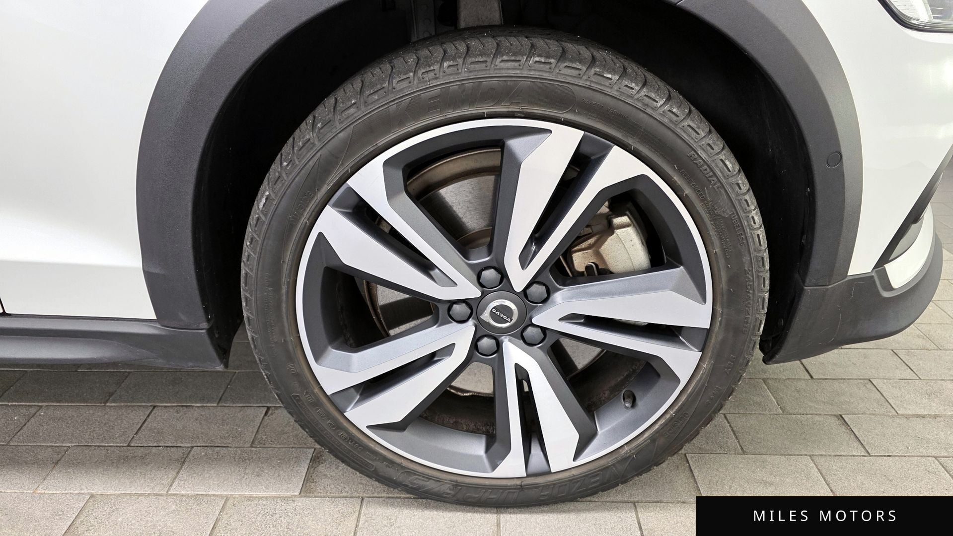 Volvo V60 2021 — миниатюра 5