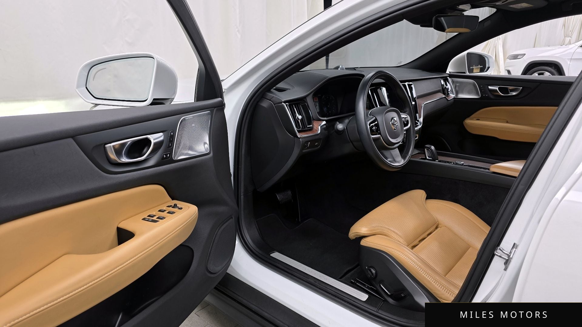 Volvo V60 2021 — миниатюра 10