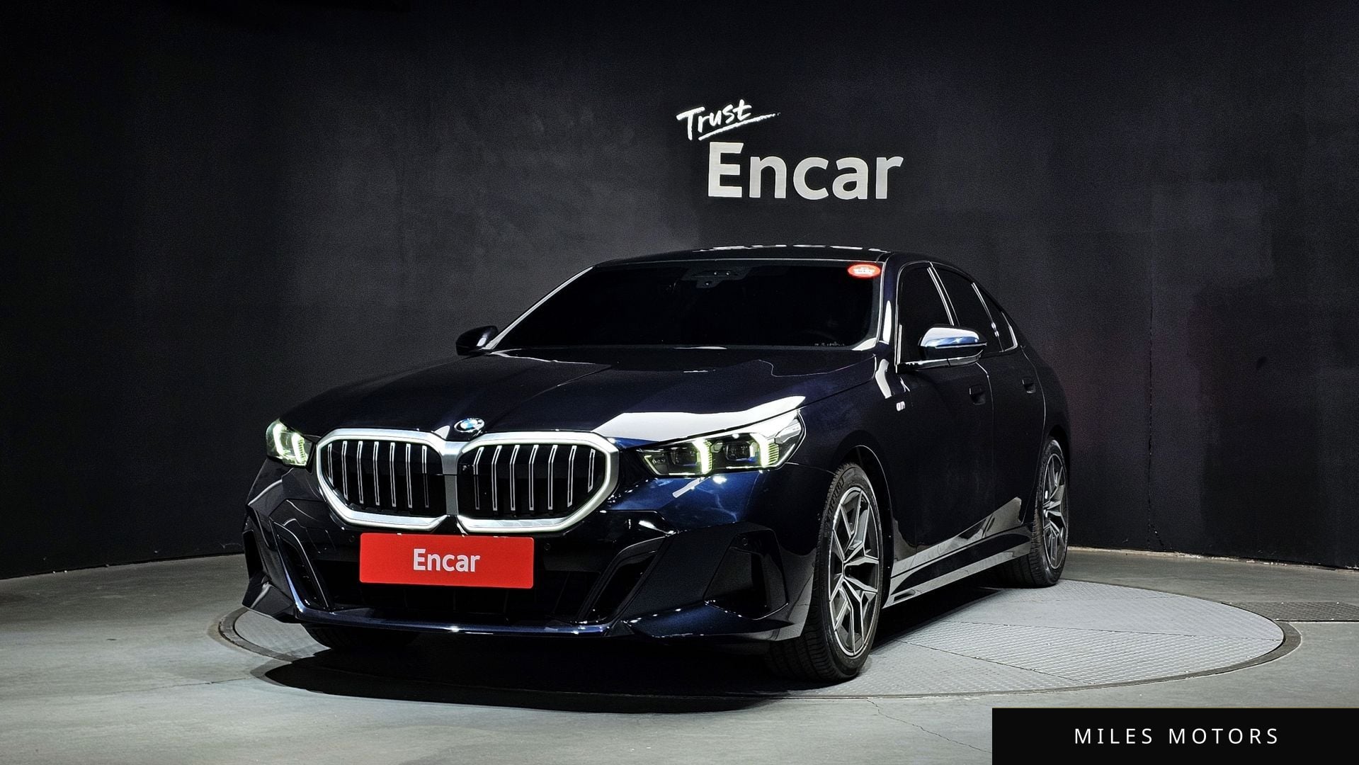 BMW 5 Series (G60) 2025 — фото 1 из 12