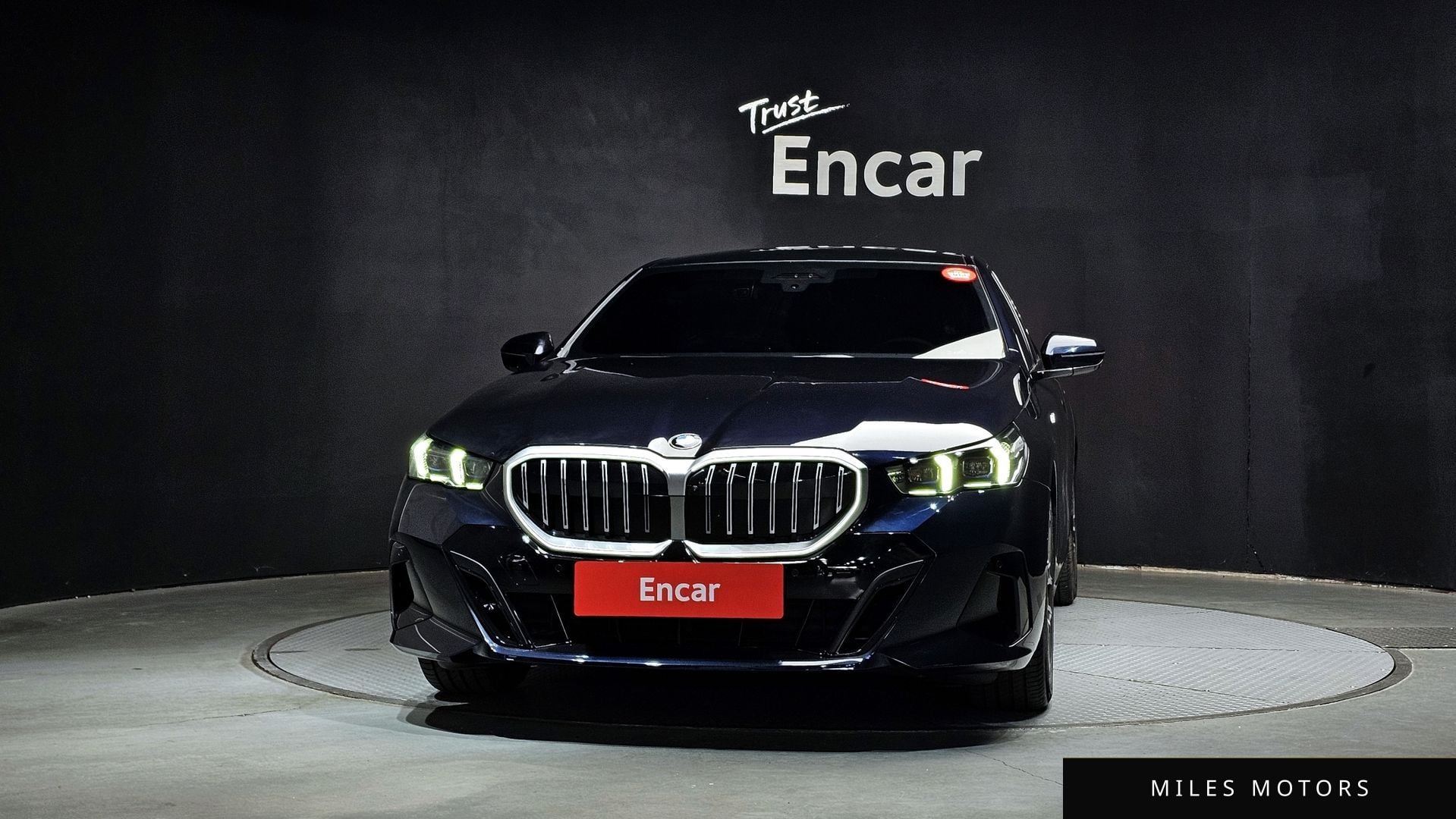BMW 5 Series (G60) 2025 — миниатюра 3