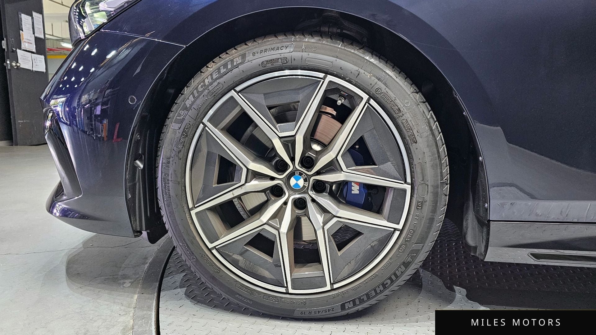 BMW 5 Series (G60) 2025 — миниатюра 5