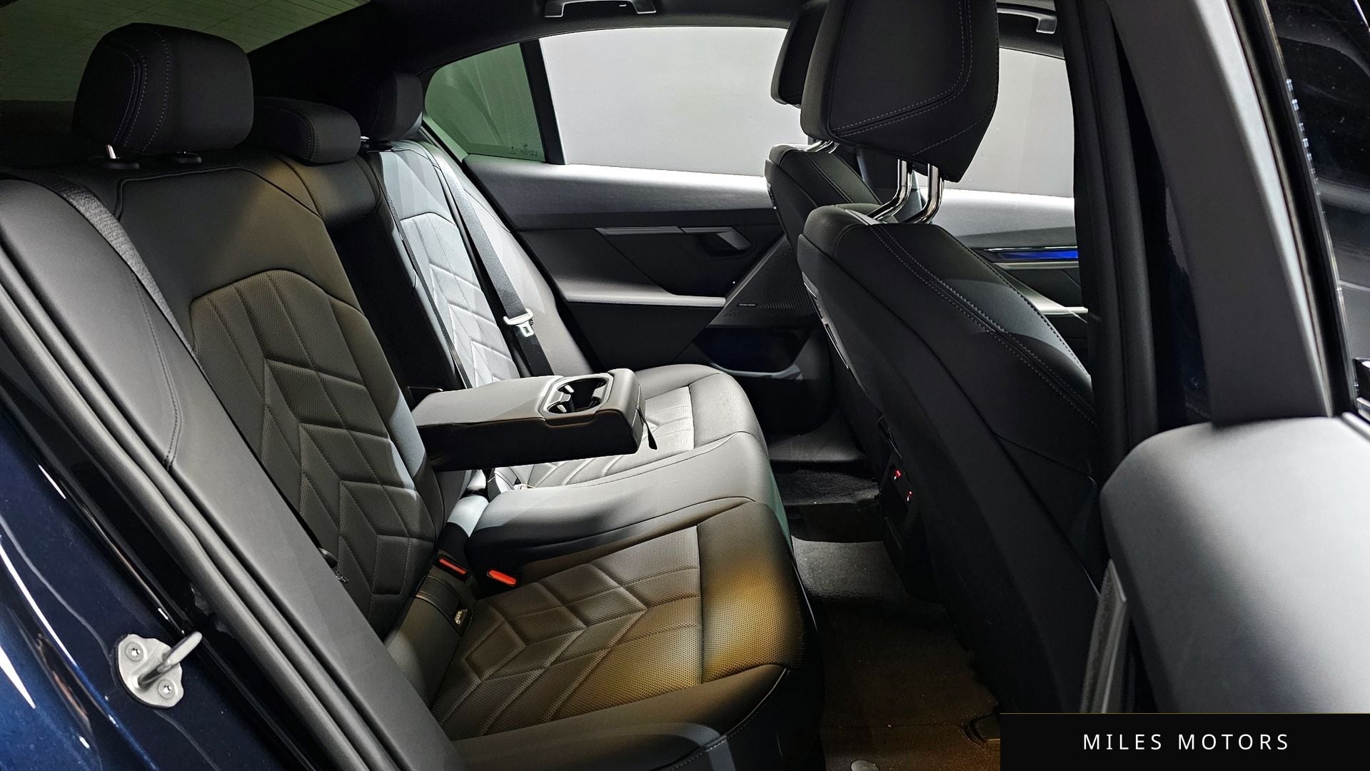 BMW 5 Series (G60) 2025 — миниатюра 12