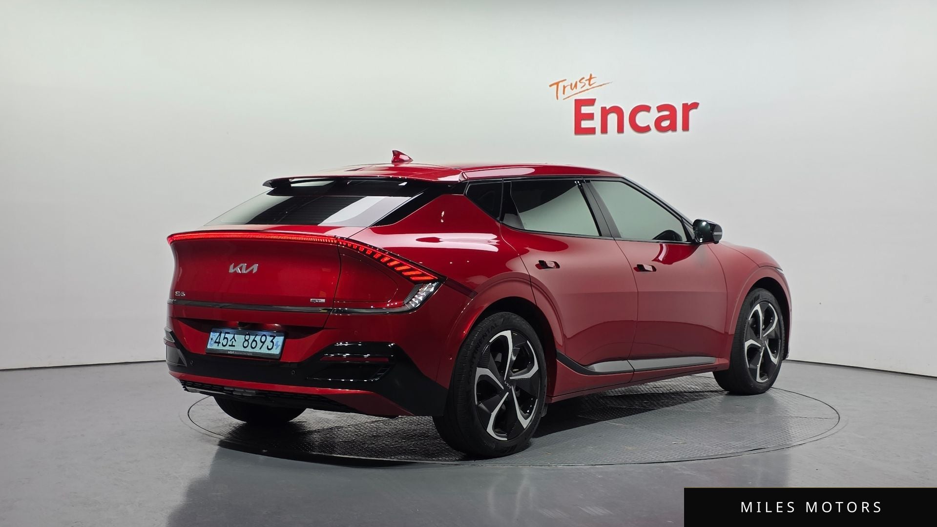 Kia EV6 2023 — миниатюра 2