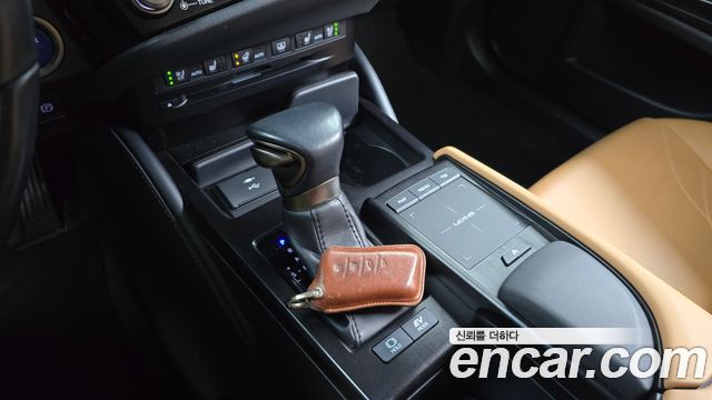 Лексус ES300h 2022 — миниатюра 9