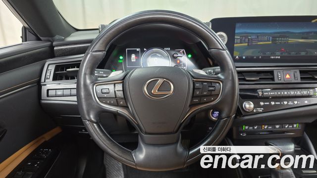 Лексус ES300h 2022 — миниатюра 13