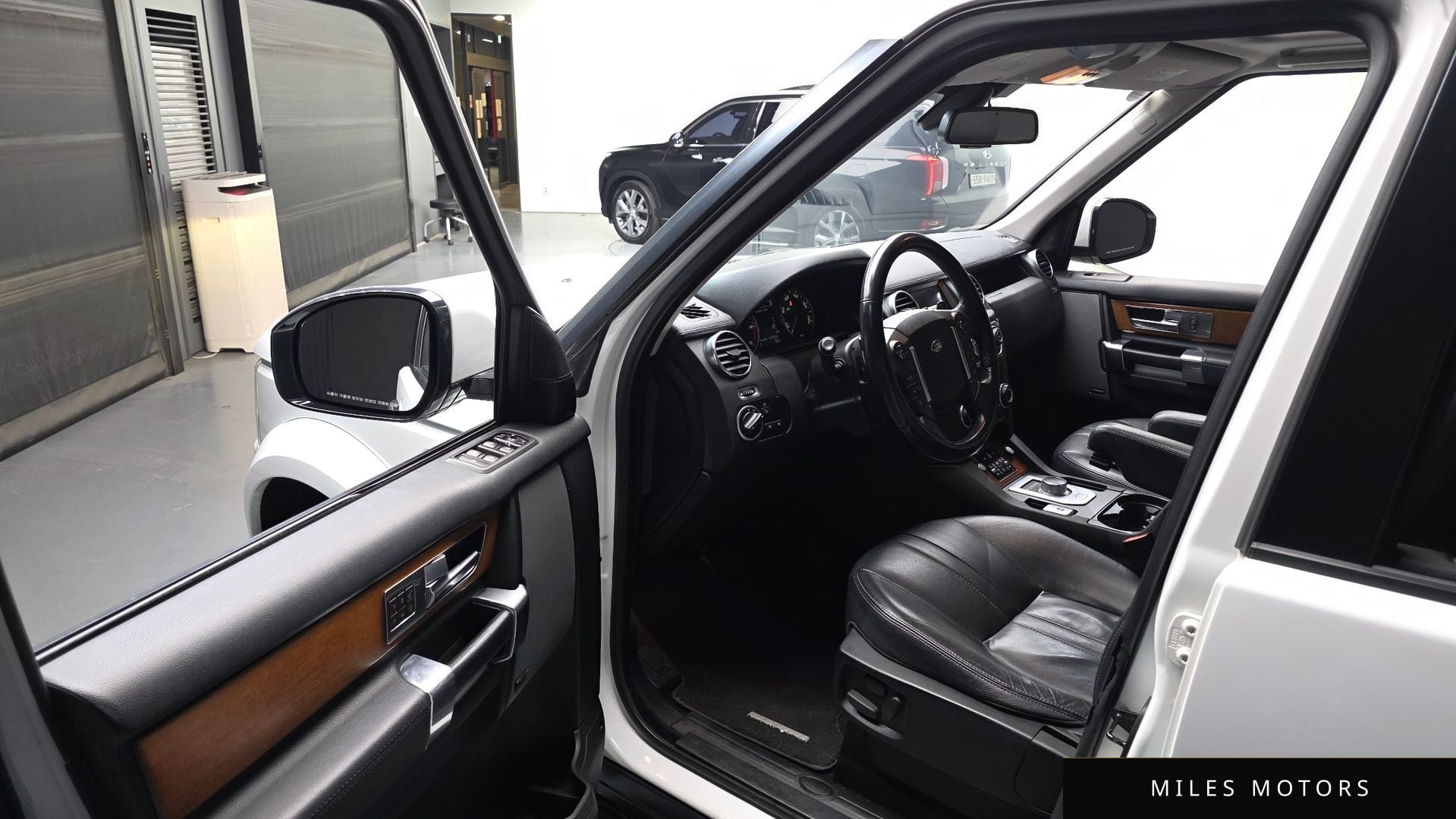 Land Rover Discovery 2016 — миниатюра 10