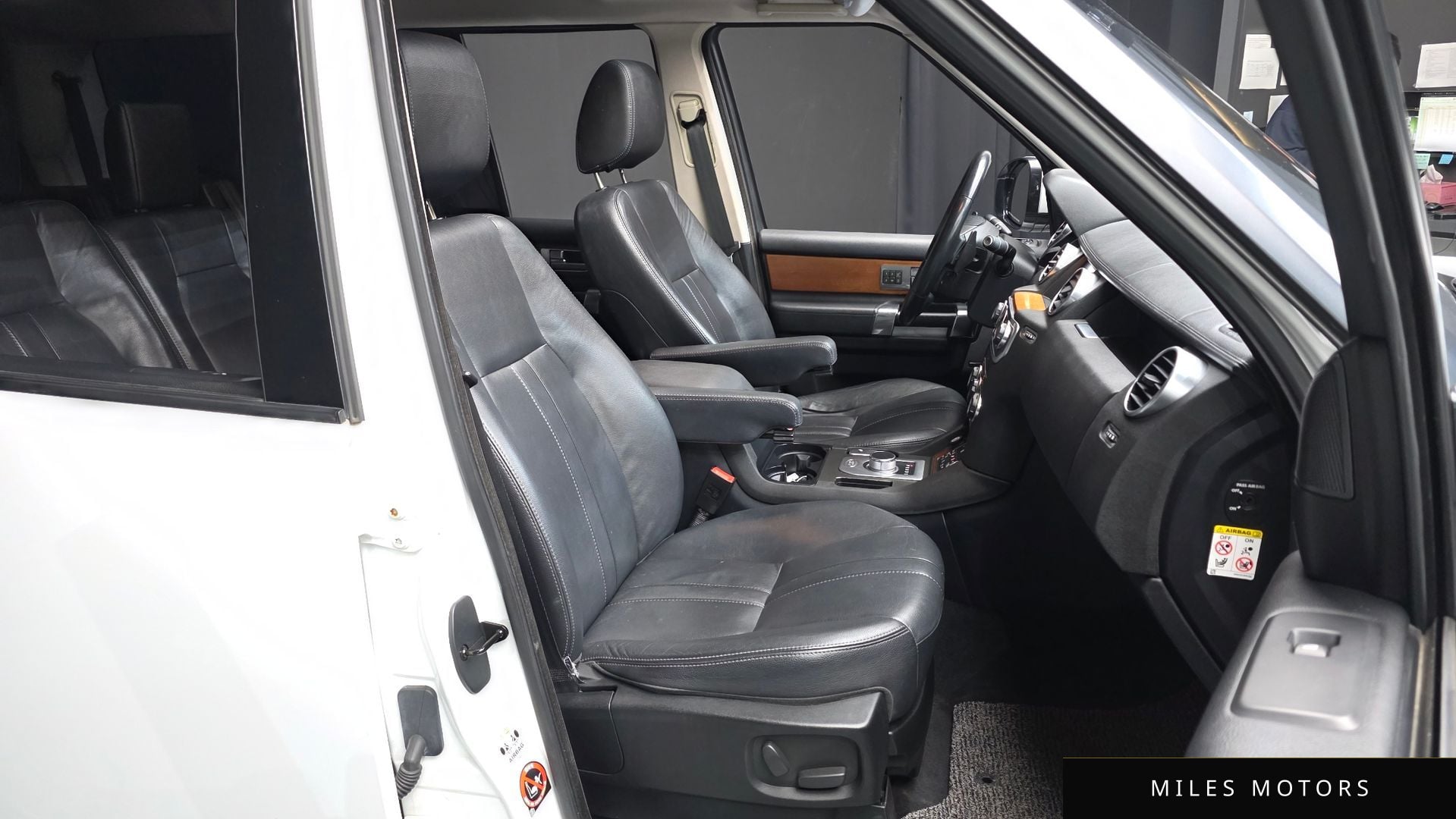 Land Rover Discovery 2016 — миниатюра 11