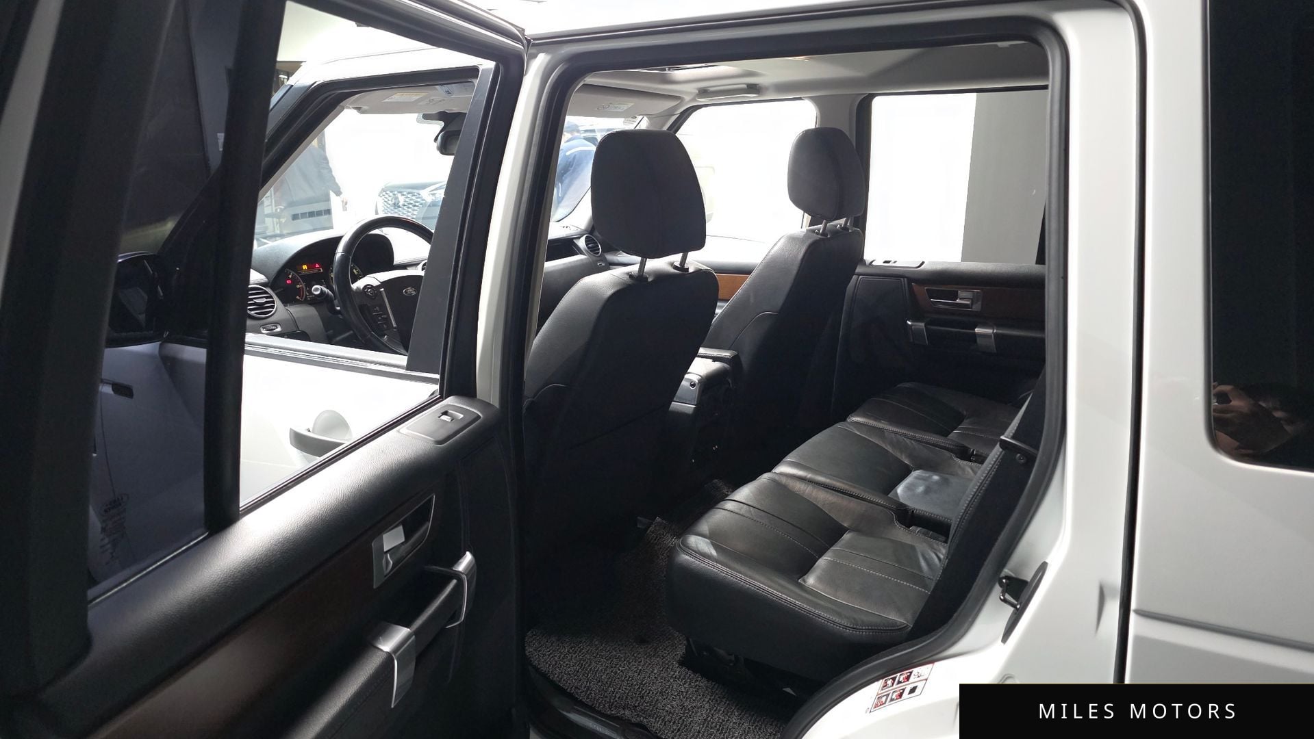 Land Rover Discovery 2016 — миниатюра 12
