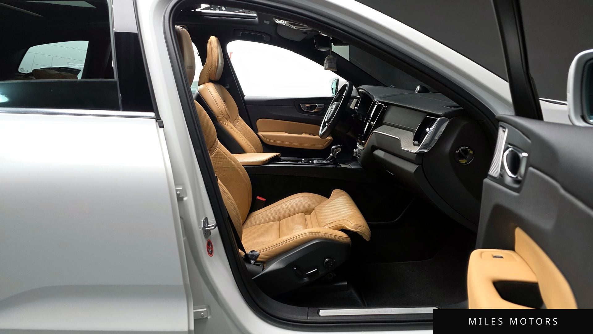 Volvo XC60 2020 — миниатюра 11