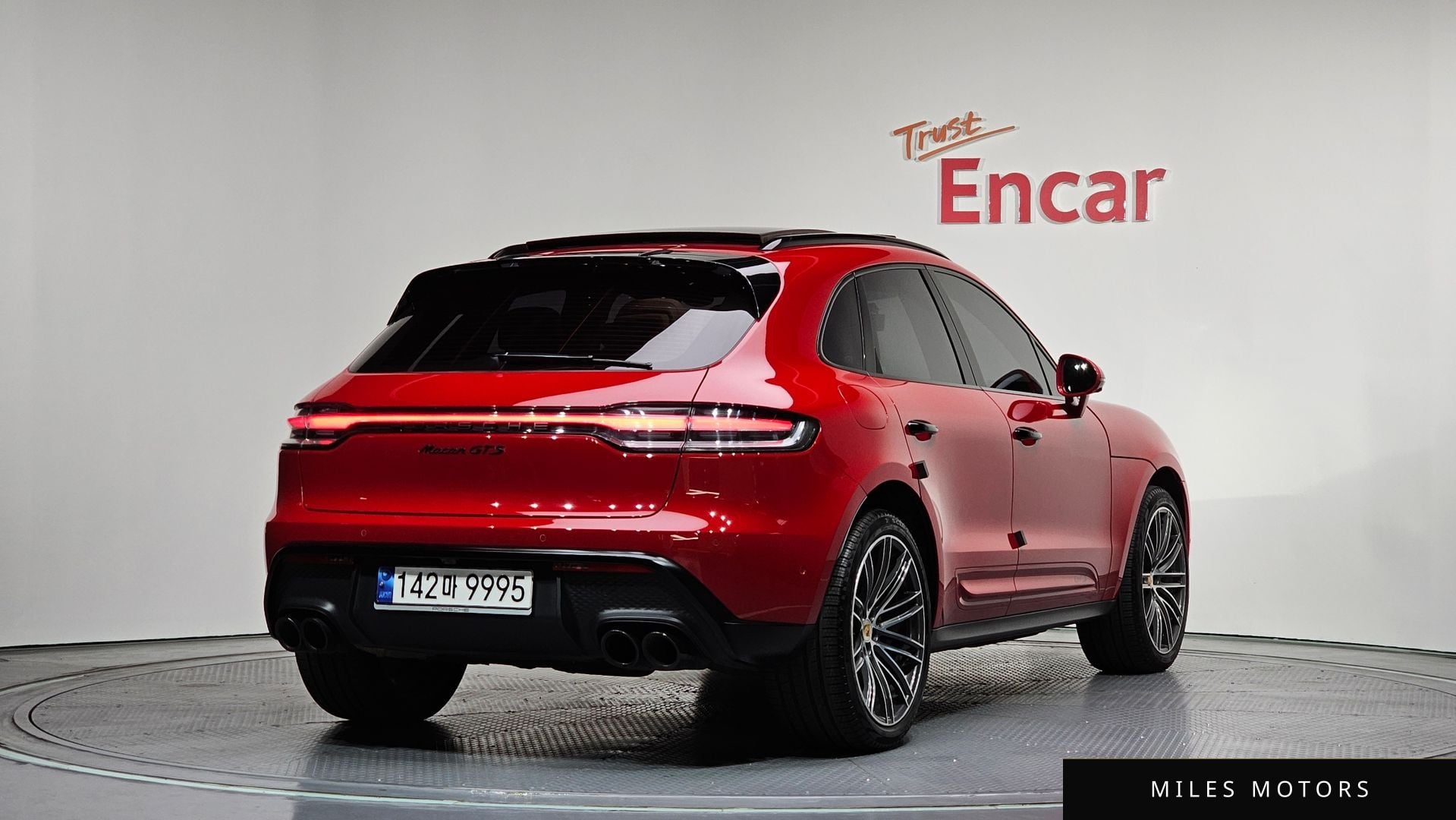 Porsche Macan 2023 — миниатюра 2