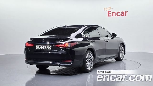 Лексус ES300h 2023 — миниатюра 2