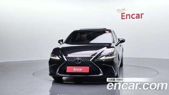 Лексус ES300h 2023 — миниатюра 3