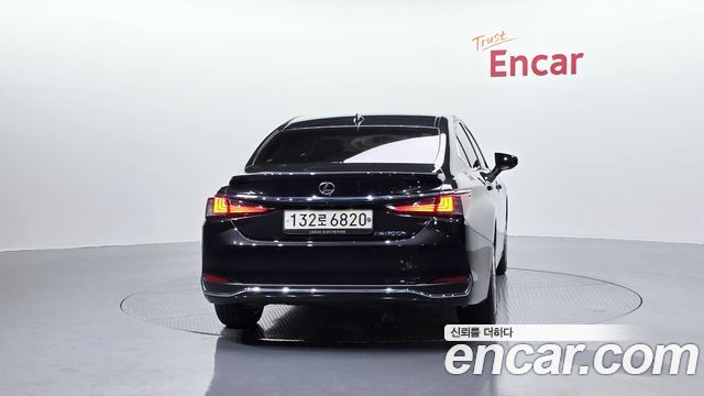 Лексус ES300h 2023 — миниатюра 4