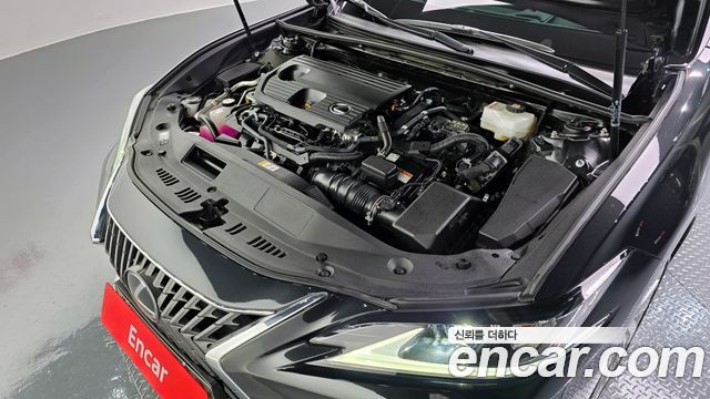 Лексус ES300h 2023 — миниатюра 6