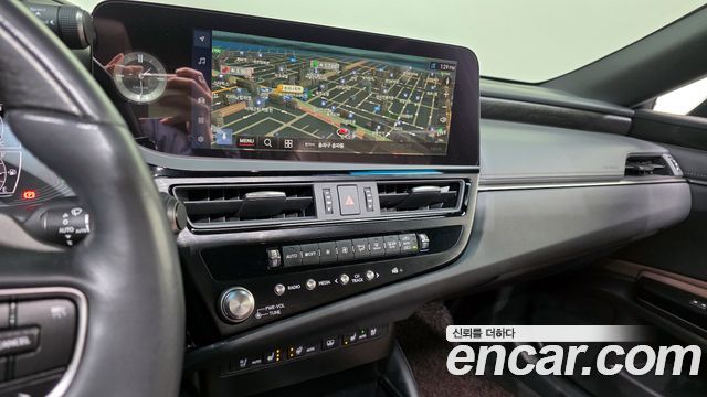 Лексус ES300h 2023 — миниатюра 14