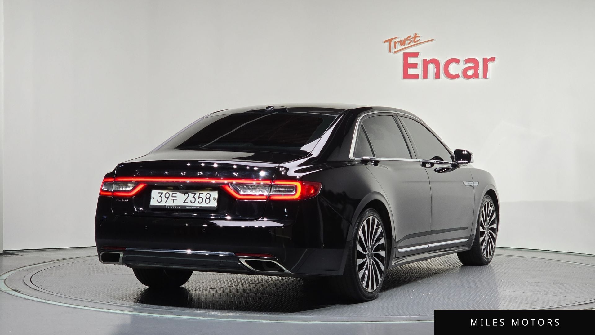 Lincoln Continental 2017 — миниатюра 2