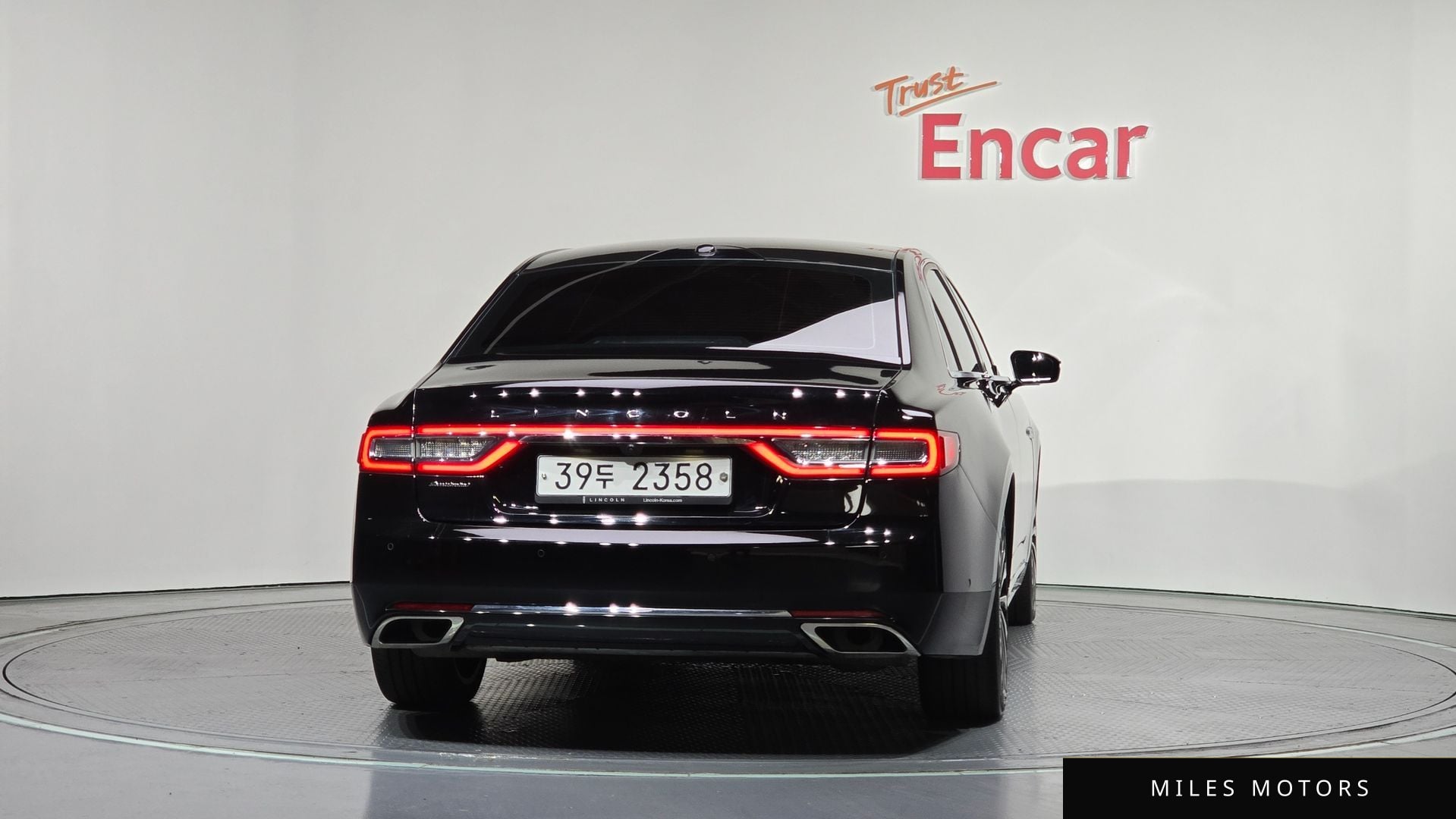 Lincoln Continental 2017 — миниатюра 4