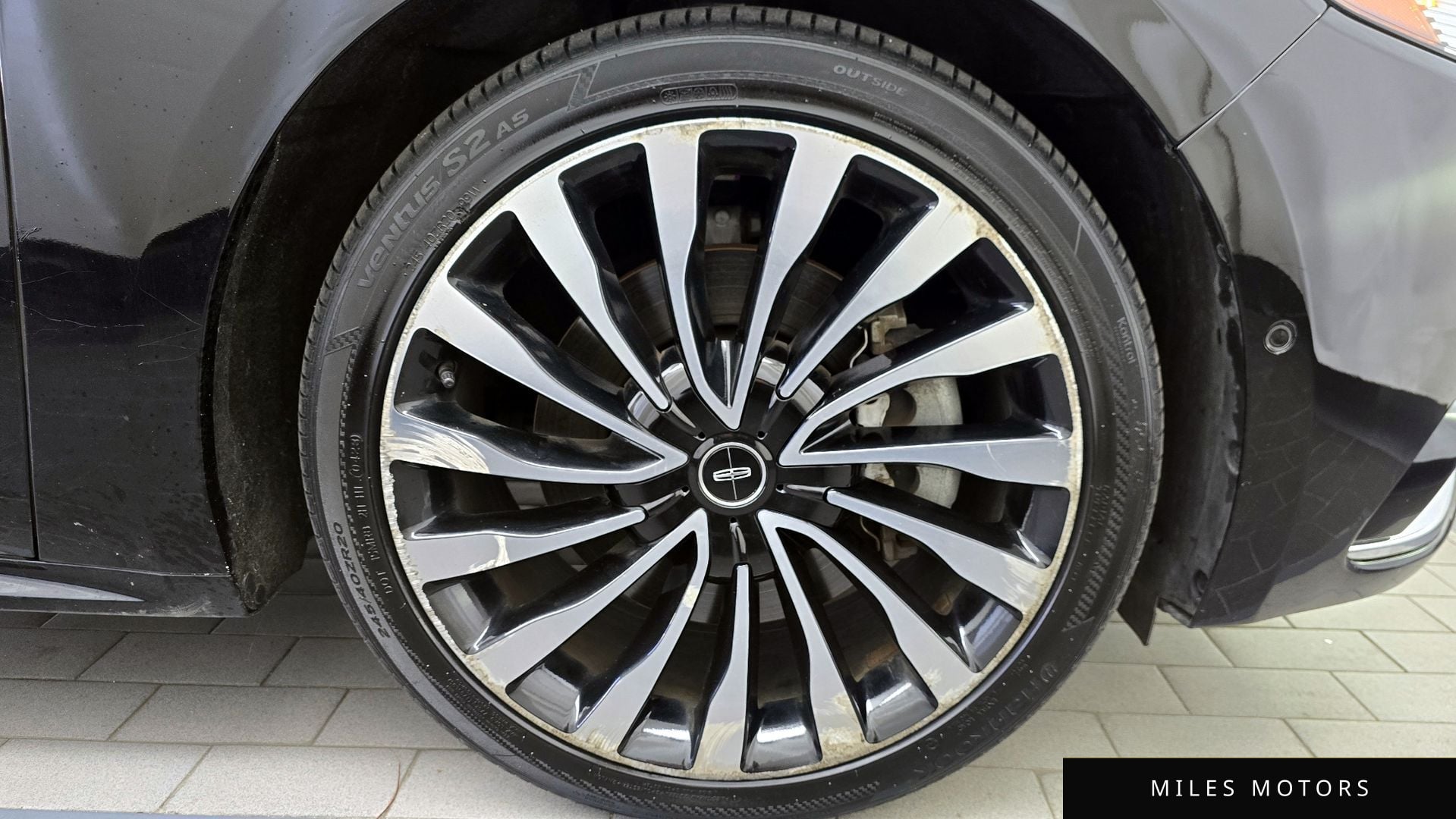 Lincoln Continental 2017 — миниатюра 5